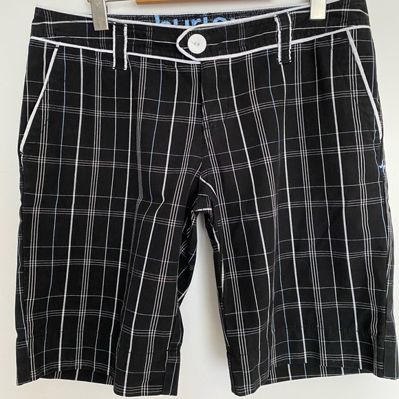 Hurley plaid Bermuda shorts. Size 9 - Picture 1 of 3